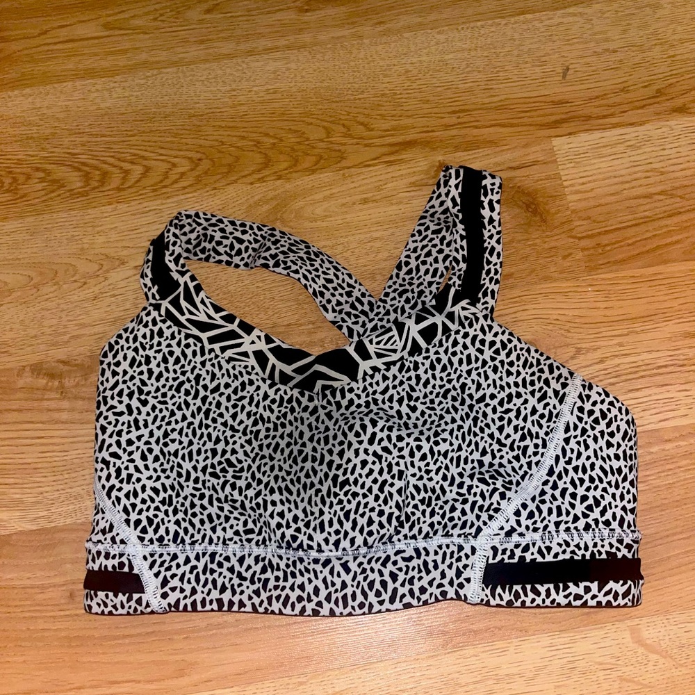 Lululemon Pocket bra black and white